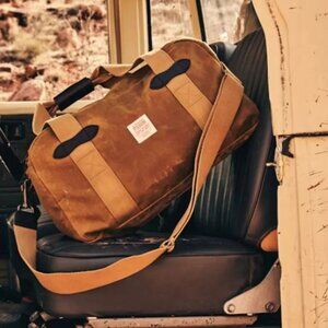 Filson Small Tin Cloth Duffle Bag in Dark Tan